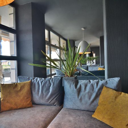 Boutique Hotel By Blacksearama Baltsjik Buitenkant foto