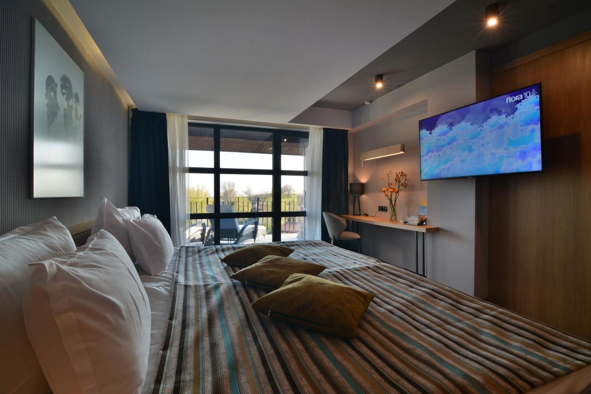 Boutique Hotel By Blacksearama Baltsjik Buitenkant foto