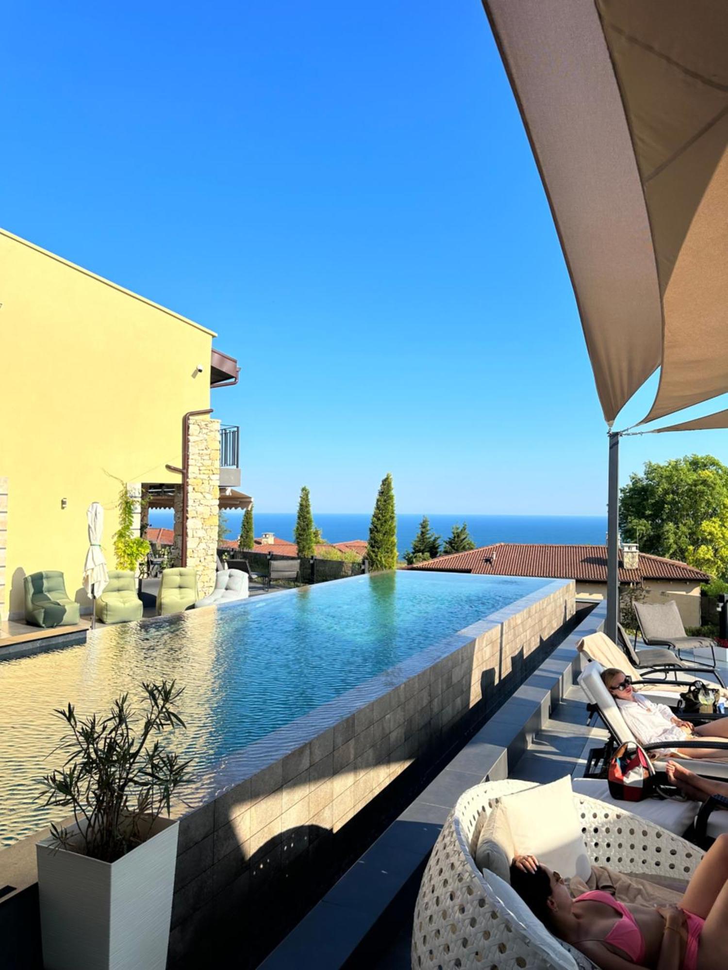 Boutique Hotel By Blacksearama Baltsjik Buitenkant foto